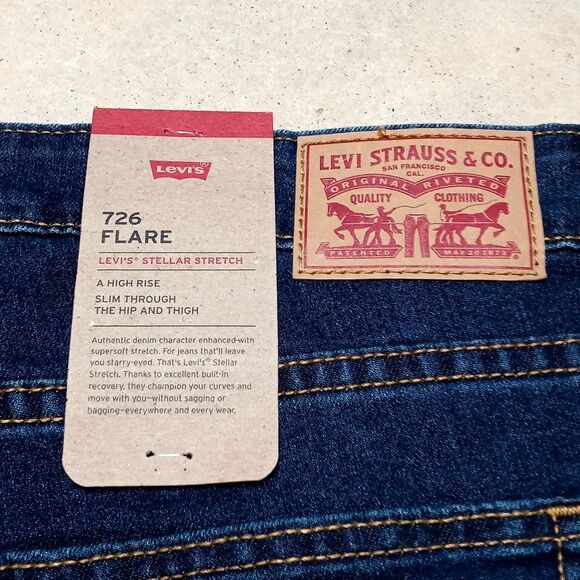 NWT Levi's 726 Flare Jeans Women's 32x30 Denim Bell Bottom High Rise Retro - Picture 3 of 11